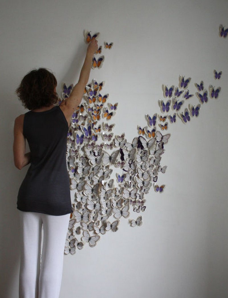 الفراشات الغراء على الحائط