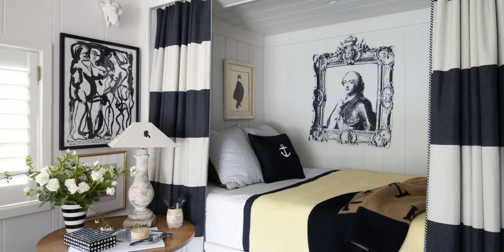 Black and white bedroom decor