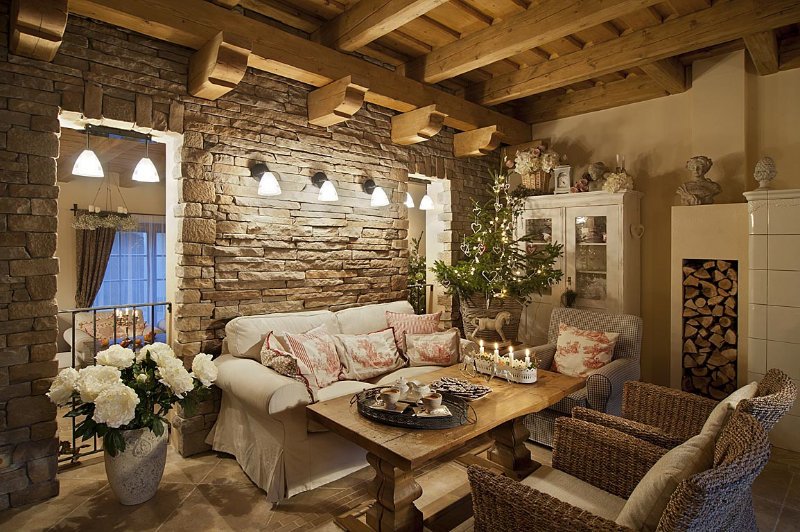 Murs de pierre à l'intérieur dans le style provençal